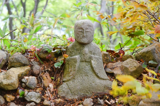 苔むしたお地蔵