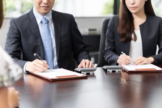 相続手続きの代行は誰に依頼すべき？判断ポイントと費用相場