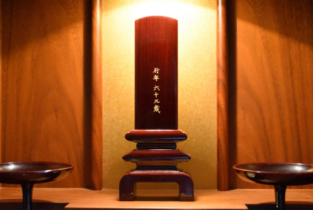 仏壇に飾られた位牌