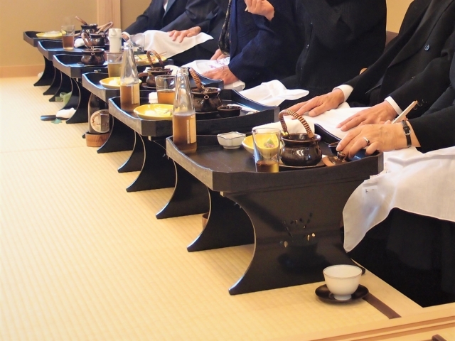 法要後に行う会食風景